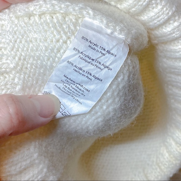 new Alo Yoga white acrylic / alpaca beanie w logo - Picture 3 of 3